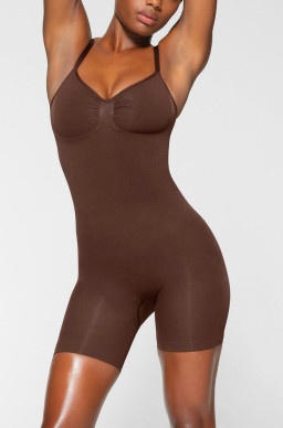 Skims Seamless Sculpt Mid Thigh Bodysuit